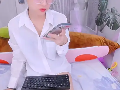 Ly   online show from 04/08/26, 03:41