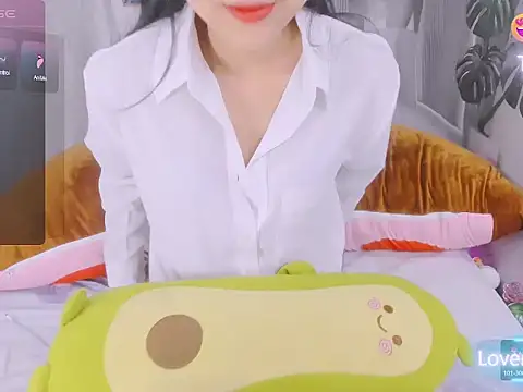 Ly   online show from 04/18/26, 03:20