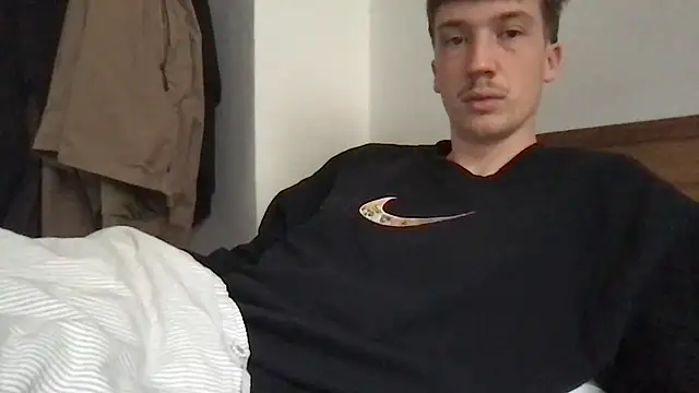 Snapshot of hungandfun05 chatting on 10/13/25, 07:43 hungandfun05 online show from 10/13/25, 07:43