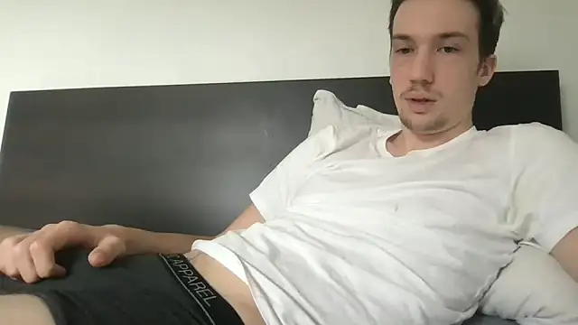 Snapshot of hungandfun05 chatting on 02/10/25, 09:47 hungandfun05 online show from 02/10/25, 09:47