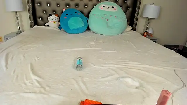 Snapshot of NadiaLyla chatting on 09/27/25, 01:45 NadiaLyla online show from 09/27/25, 01:45