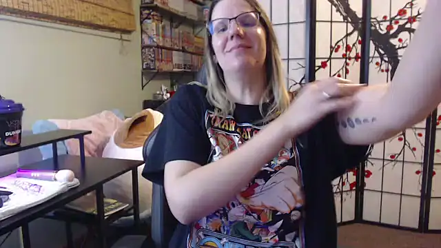 Snapshot of Sarahtineke chatting on 02/12/26, 10:31 Sarahtineke online show from 02/12/26, 10:31