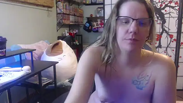 Snapshot of Sarahtineke chatting on 02/14/26, 05:40 Sarahtineke online show from 02/14/26, 05:40