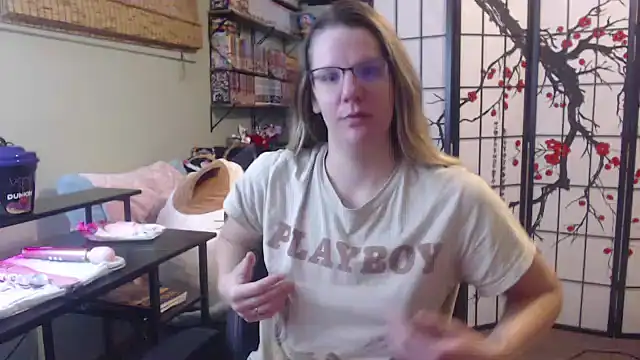 Snapshot of Sarahtineke chatting on 02/27/26, 02:17 Sarahtineke online show from 02/27/26, 02:17