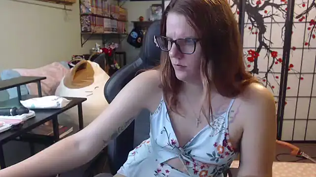 Sarahtineke online show from 03/24/26, 04:07