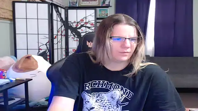 Snapshot of Sarahtineke chatting on 10/31/25, 04:25 Sarahtineke online show from 10/31/25, 04:25