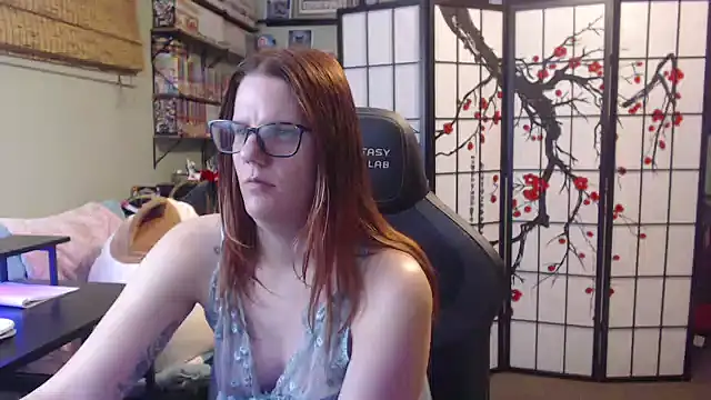 Sarahtineke online show from 05/05/26, 08:01