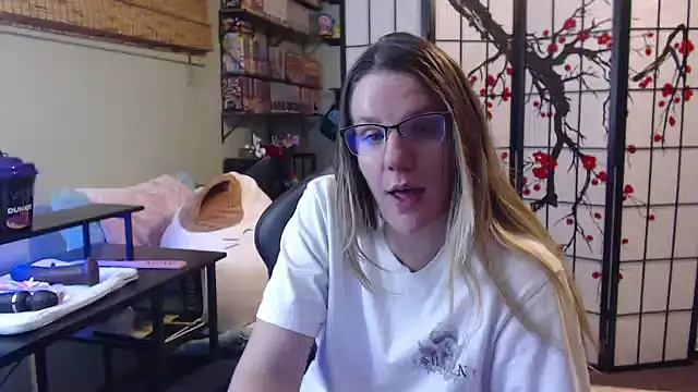 Snapshot of Sarahtineke chatting on 02/03/26, 04:32 Sarahtineke online show from 02/03/26, 04:32