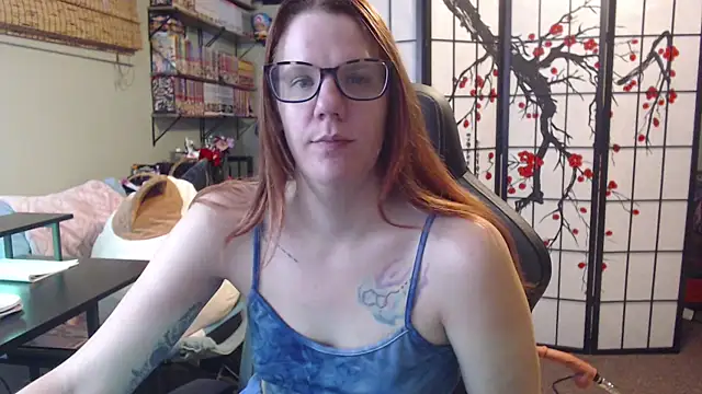 Sarahtineke online show from 05/04/26, 03:26