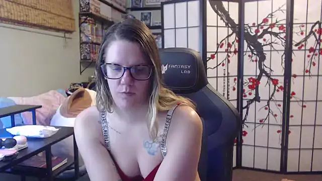 Sarahtineke online show from 03/18/26, 11:16