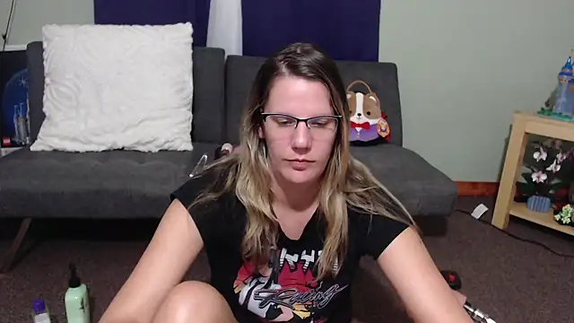 Snapshot of Sarahtineke chatting on 10/05/25, 10:55 Sarahtineke online show from 10/05/25, 10:55
