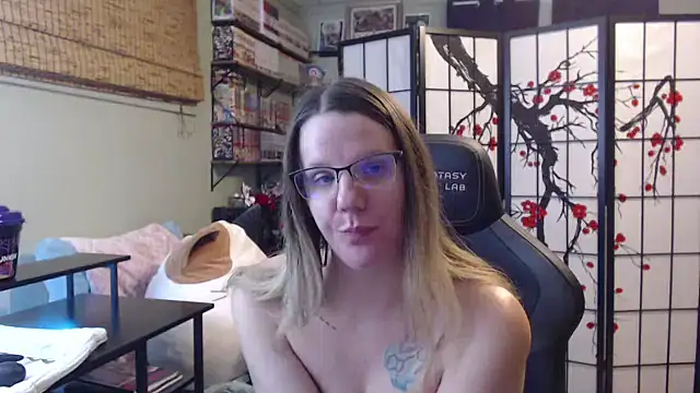 Snapshot of Sarahtineke chatting on 02/10/26, 05:28 Sarahtineke online show from 02/10/26, 05:28