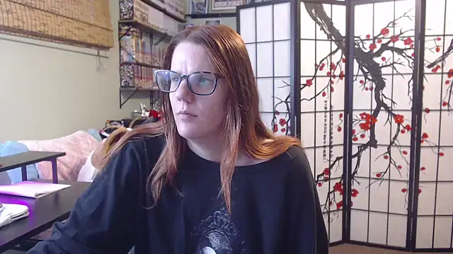 Sarahtineke online show from 05/06/26, 04:44
