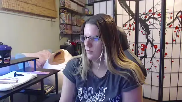 Snapshot of Sarahtineke chatting on 02/05/26, 10:49 Sarahtineke online show from 02/05/26, 10:49