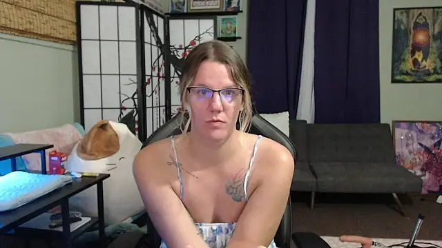 Snapshot of Sarahtineke chatting on 11/03/25, 12:05 Sarahtineke online show from 11/03/25, 12:05