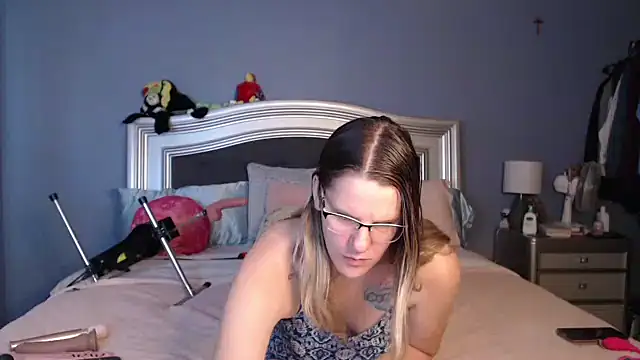 Snapshot of Sarahtineke chatting on 01/13/26, 08:13 Sarahtineke online show from 01/13/26, 08:13