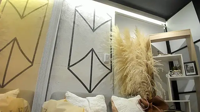 NicolRoss  online show from 04/04/26, 09:43