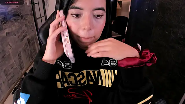 NicolRoss  online show from 11/09/25, 04:44