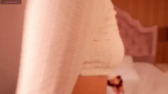 NicolRoss  online show from 11/17/25, 10:14