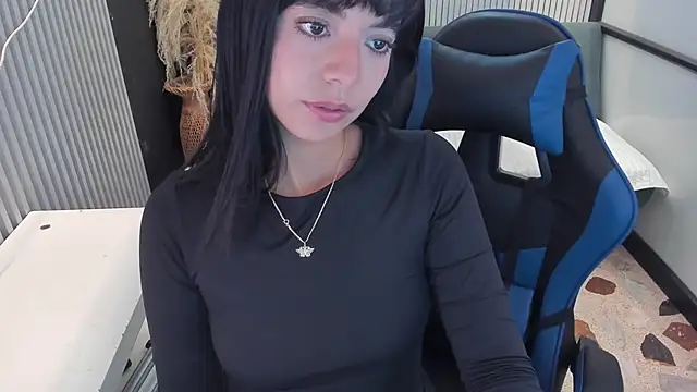 NicolRoss  online show from 06/10/26, 09:27