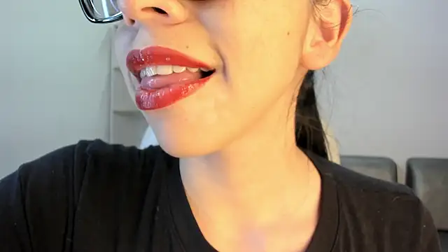 Snapshot of Katty_mouth chatting on 10/17/25, 08:43 Katty mouth online show from 10/17/25, 08:43