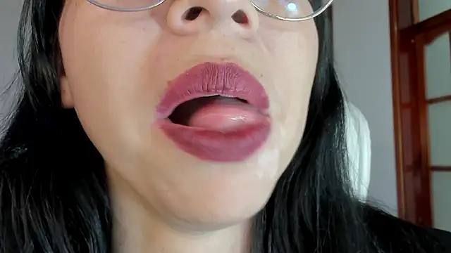 Snapshot of Katty_mouth chatting on 12/05/24, 07:55 Katty mouth online show from 12/05/24, 07:55
