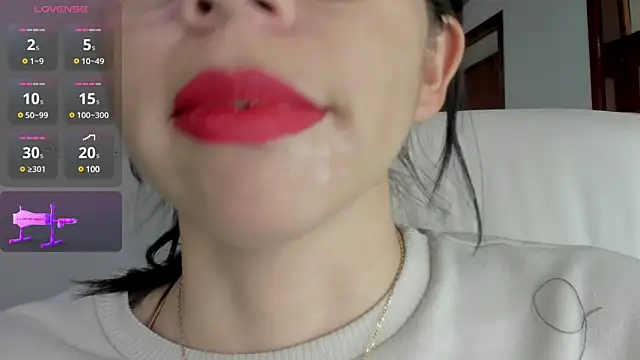 Snapshot of Katty_mouth chatting on 12/03/24, 08:33 Katty mouth online show from 12/03/24, 08:33