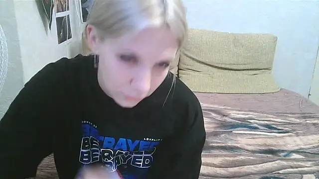 Snapshot of -GoldenGirl- chatting on 03/04/25, 12:44 -GoldenGirl- online show from 03/04/25, 12:44