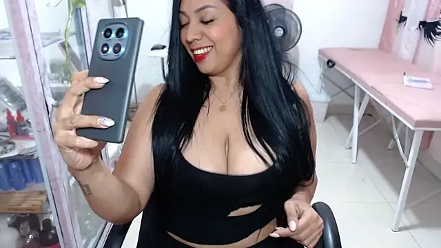Snapshot of titsbiglovers chatting on 06/09/26, 11:28 titsbiglovers online show from 06/09/26, 11:28