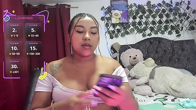 Snapshot of PaulinaSwan chatting on 10/10/25, 04:02 PaulinaSwan online show from 10/10/25, 04:02