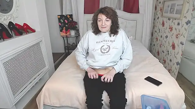 AmiHotGranny online show from 11/18/25, 10:40