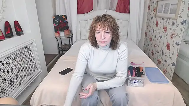 AmiHotGranny online show from 09/30/25, 06:30