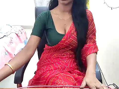 Snapshot of tanvi-00 chatting on 07/16/26, 05:54 tanvi-00 online show from 07/16/26, 05:54