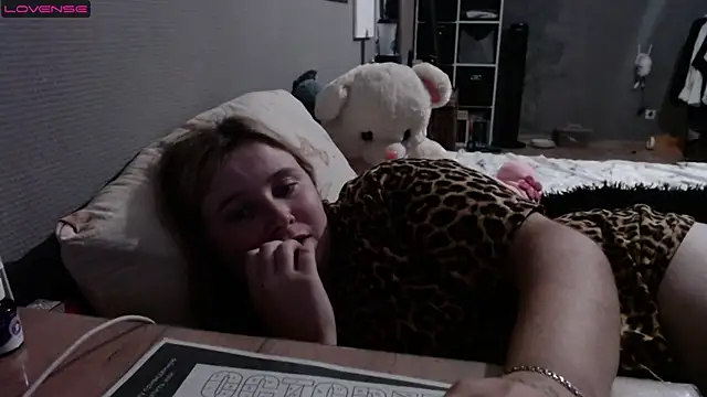 Light Luna online show from 09/15/25, 03:12