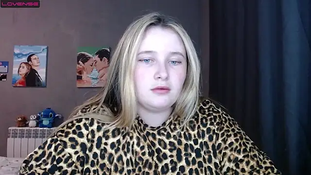 Light Luna online show from 09/12/25, 01:55