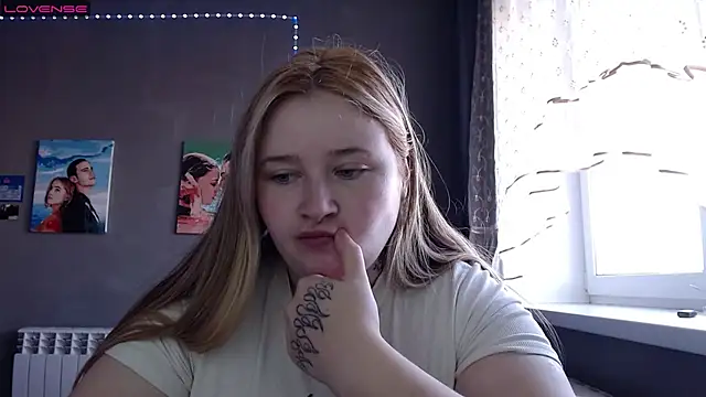 Light Luna online show from 10/25/25, 08:13