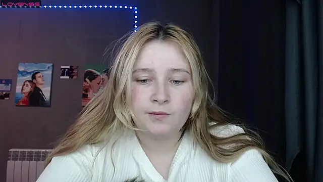 Light Luna online show from 11/28/25, 02:17