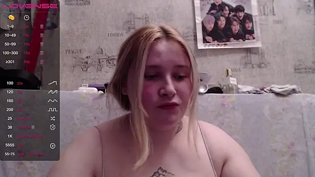 Light Luna online show from 11/06/25, 02:32