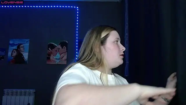 Light Luna online show from 10/11/25, 01:45