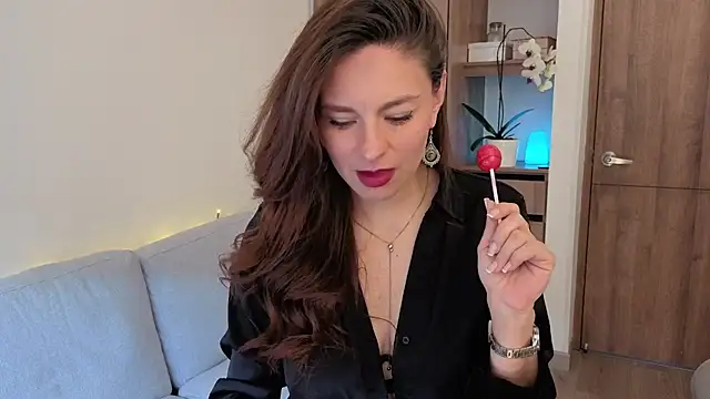 Monica-Bello online show from 11/13/25, 04:55