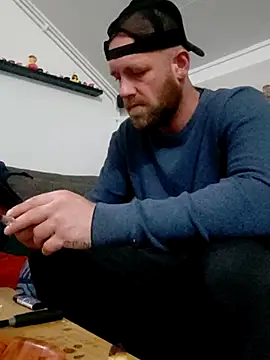 eltoulou online show from 11/10/25, 08:03