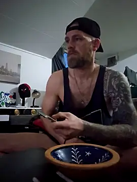 eltoulou online show from 04/12/26, 03:54