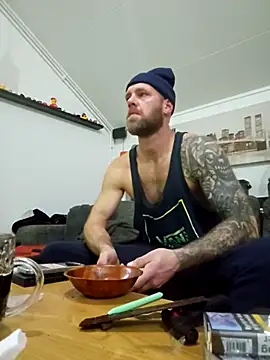 eltoulou online show from 12/19/25, 08:22