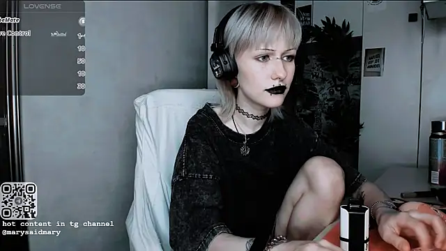 Snapshot of say_mary chatting on 10/15/25, 12:42 say mary online show from 10/15/25, 12:42