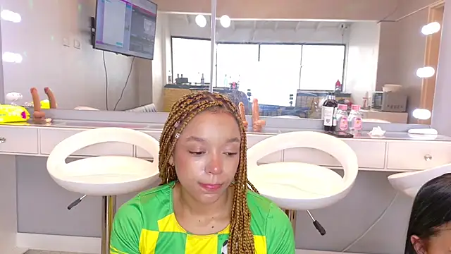 chocolatecrememia online show from 02/24/26, 08:53