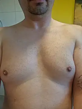 Snapshot of Picknick84 chatting on 11/18/25, 02:31 Picknick84 online show from 11/18/25, 02:31