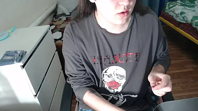 EvaMiron online show from 10/28/25, 03:44