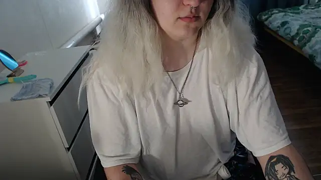 Snapshot of EvaMiron chatting on 02/18/26, 08:22 EvaMiron online show from 02/18/26, 08:22