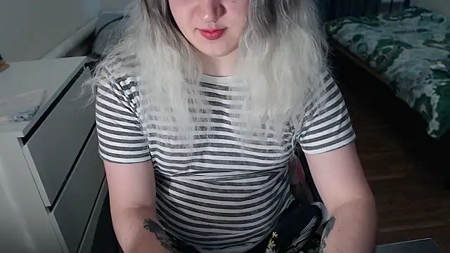 Snapshot of EvaMiron chatting on 02/20/26, 12:07 EvaMiron online show from 02/20/26, 12:07