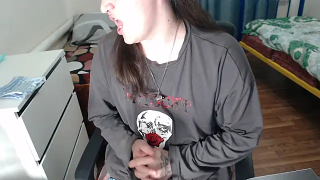 EvaMiron online show from 10/15/25, 12:02